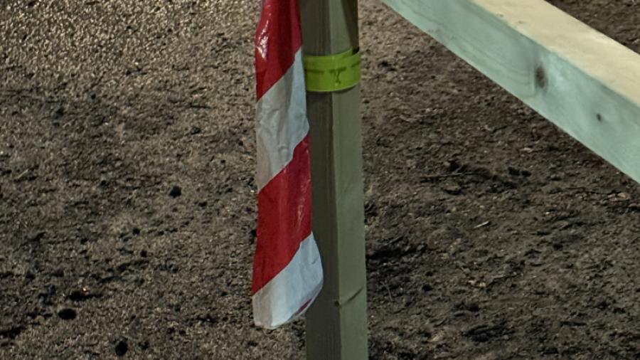 Tredje försöket från kommunens sida att laga infart till Trossvägen - nu med staket.