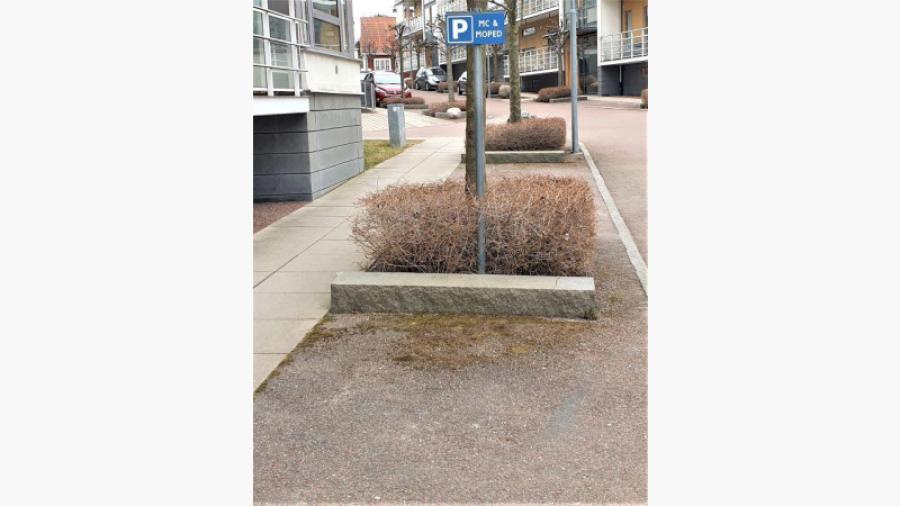 Det finns särskilda parkeringsplatser för MC och moped/mopedbil